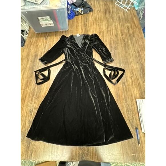 NWT!! RHODE "LAINEY" DRESS ,Black,Goth,Halloween, Velvet, Wrap, - Picture 10 of 16